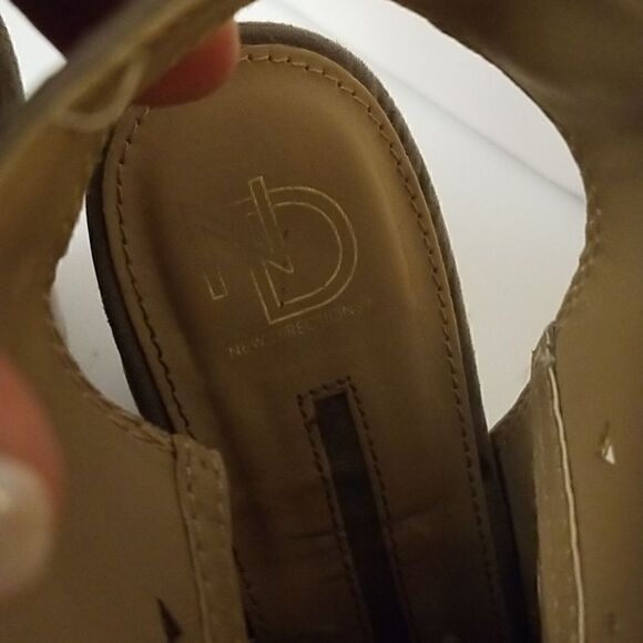 New Direction (Hayden) taupe colored heeled sandals. Size 9. - Picture 4 of 6